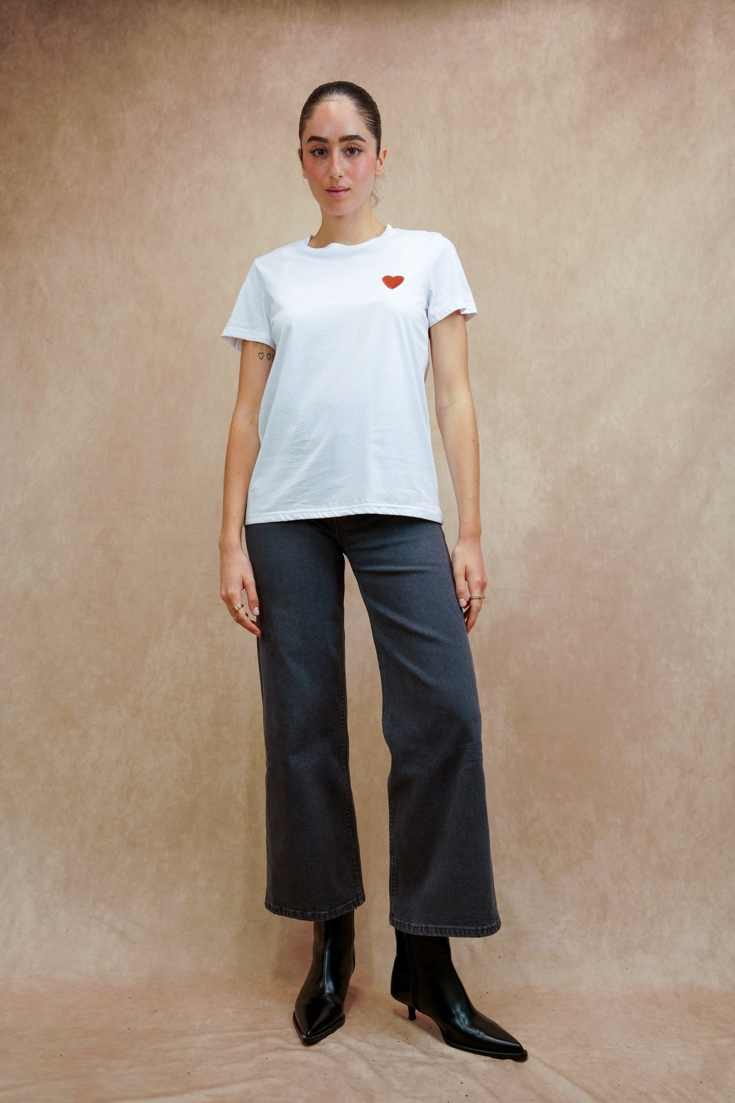 “HEART” embroidery T-shirt