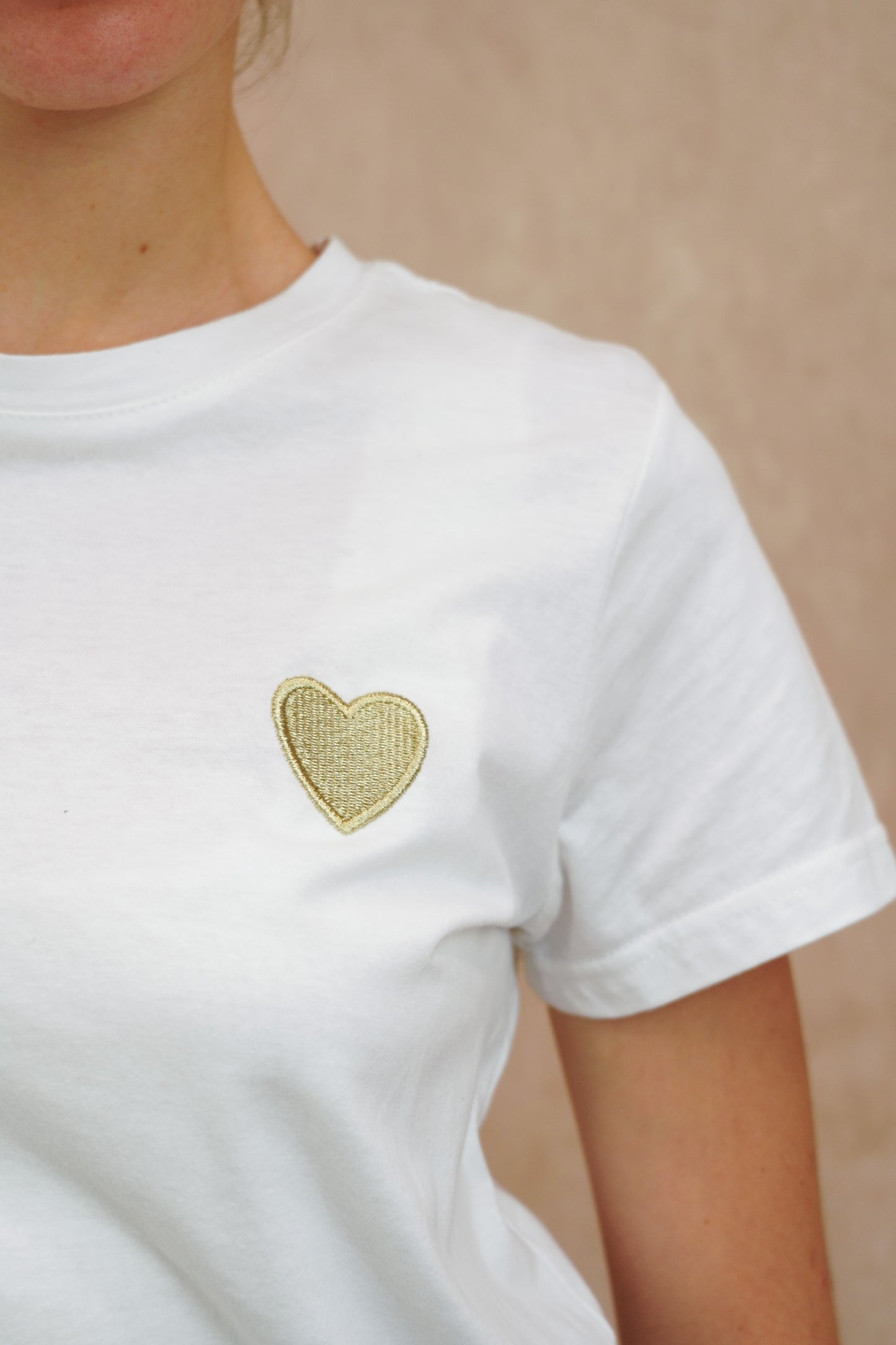 “HEART” embroidery T-shirt