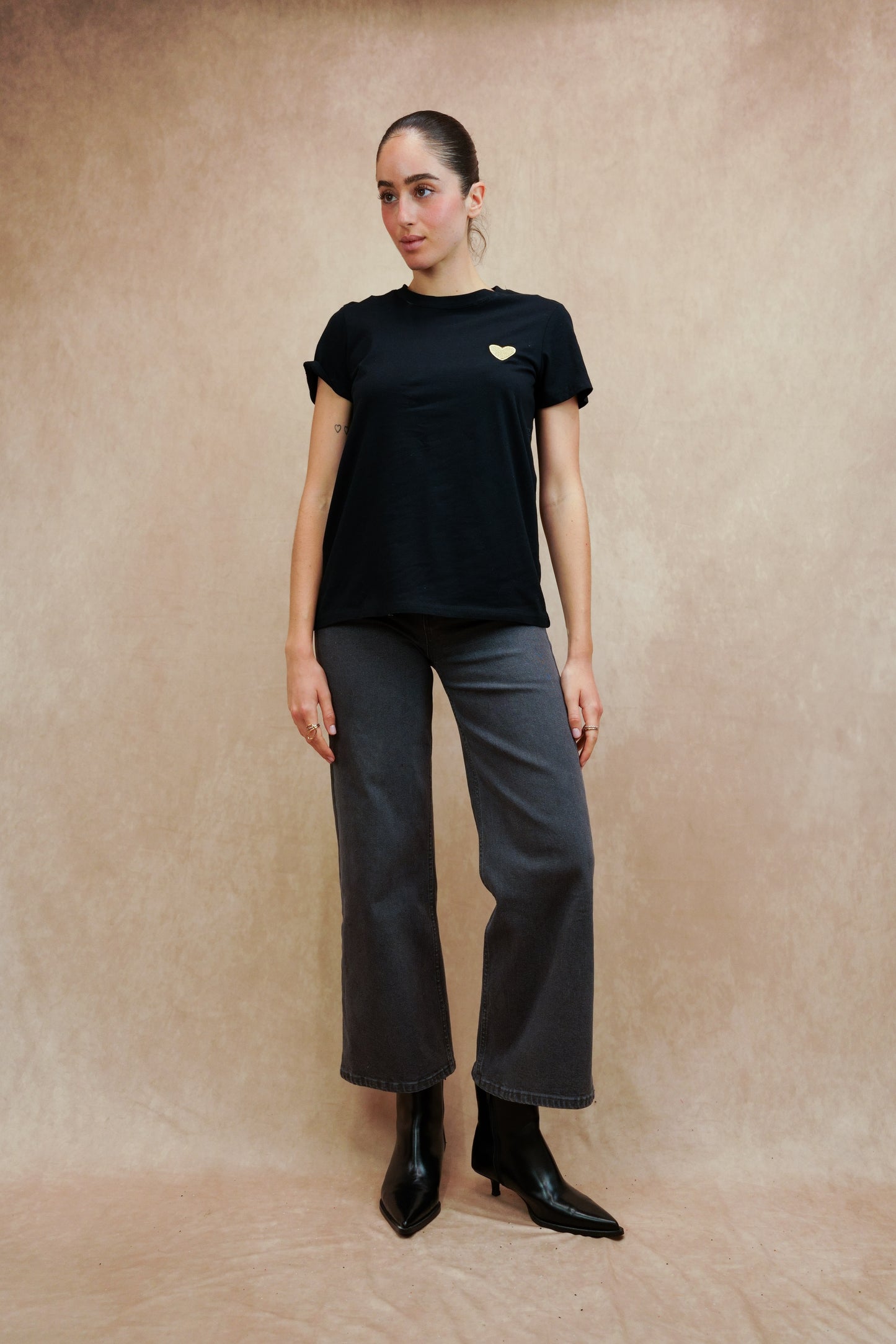 “HEART” embroidery T-shirt