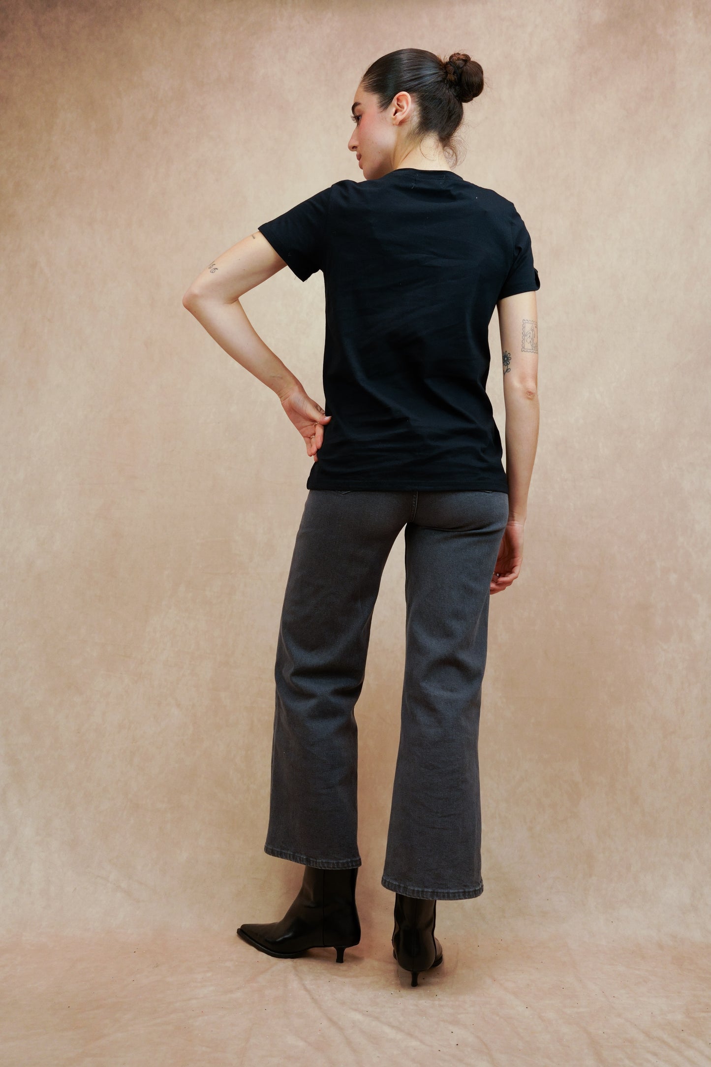 “HEART” embroidery T-shirt