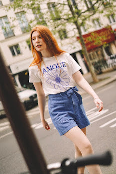 T-shirt imprimé marguerite avec "AMOUR"