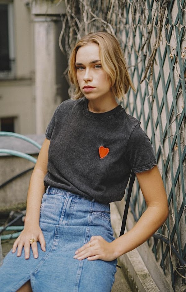 Faded T-Shirt with heart embroidery