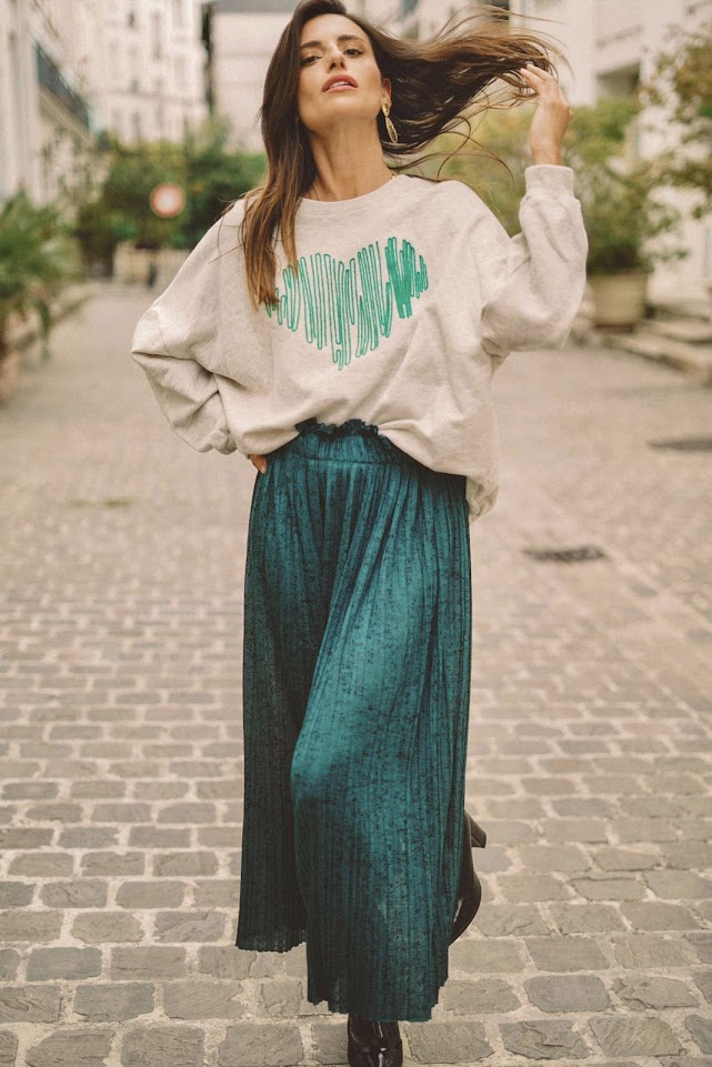 Heart-shaped embroidered sweatshirt