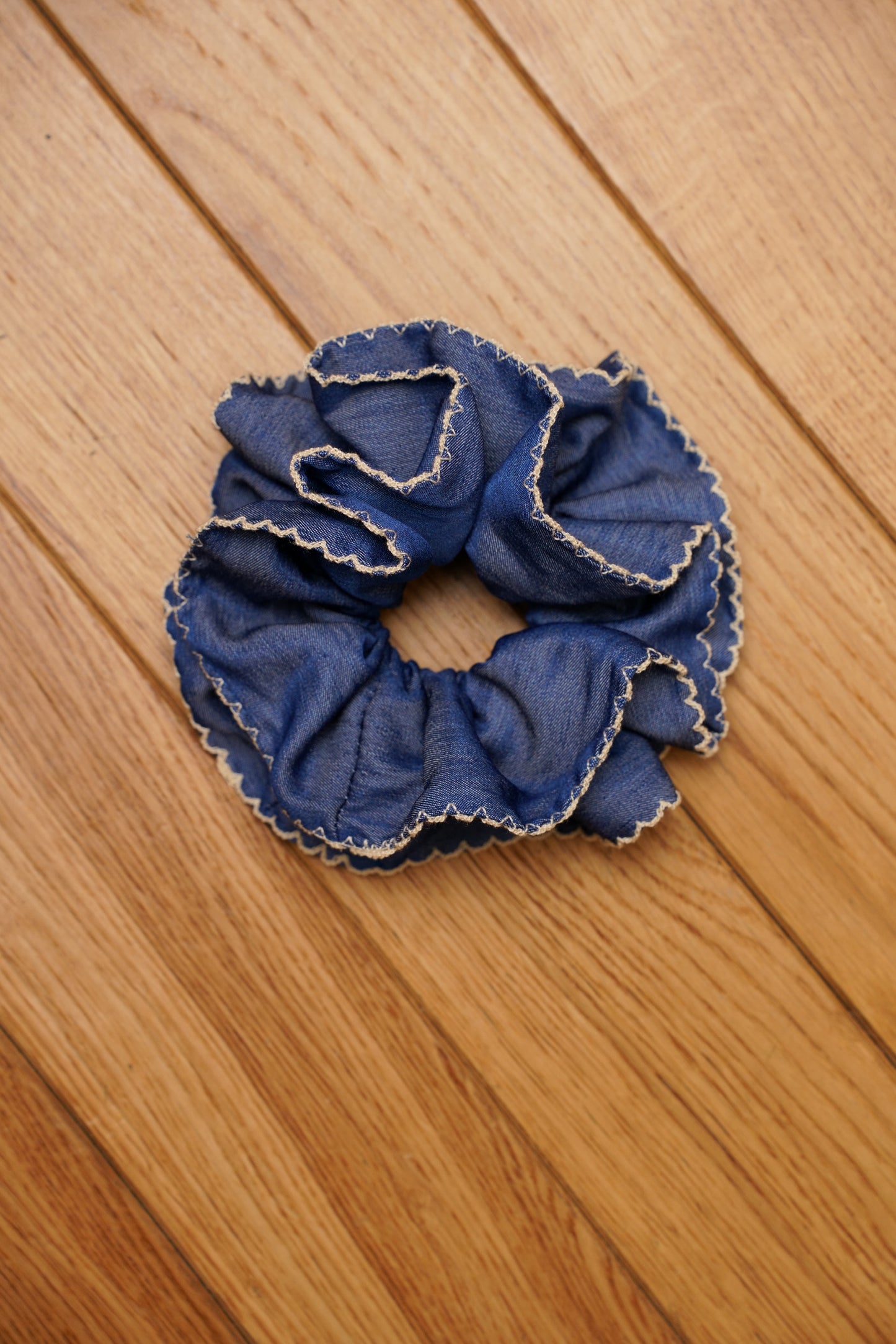 DENIM SCRUNCHIE