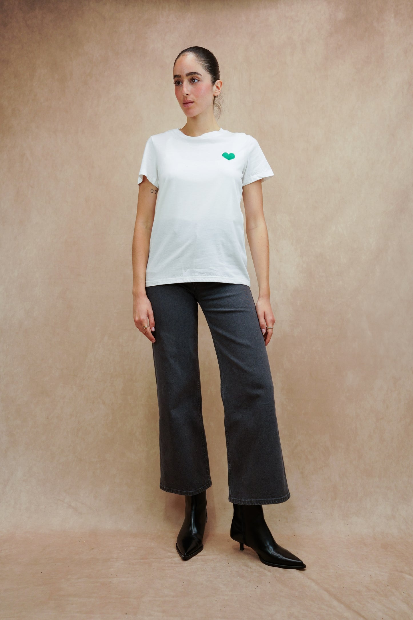 “HEART” embroidery T-shirt