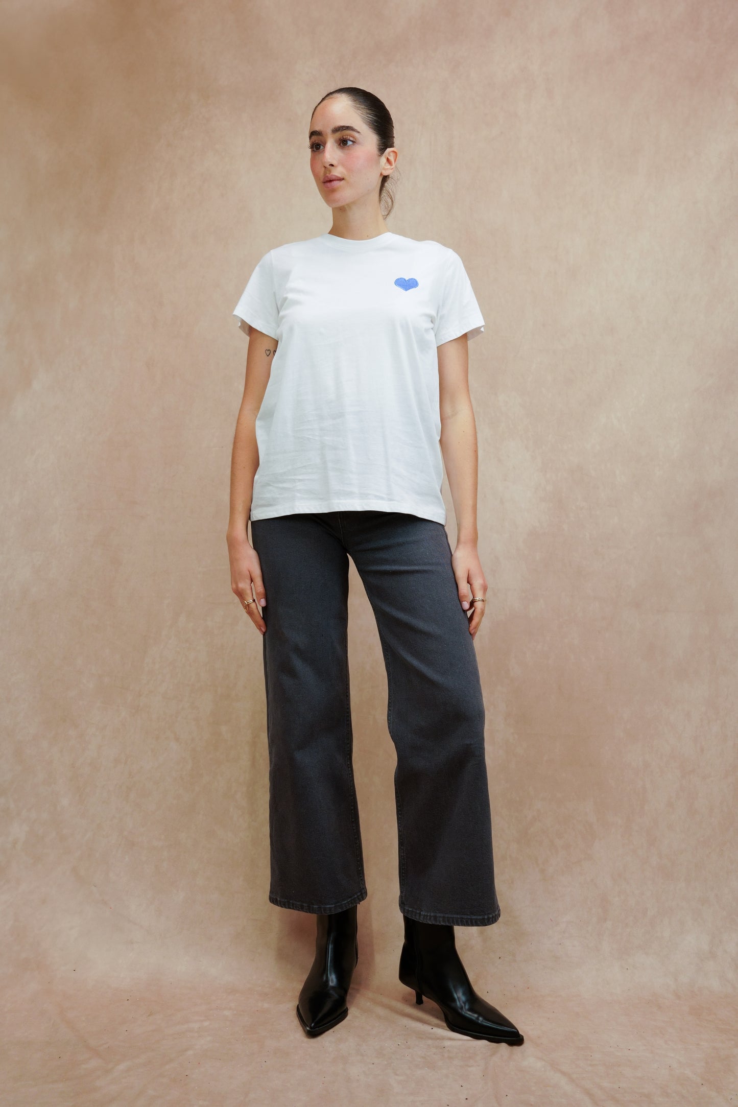 “HEART” embroidery T-shirt