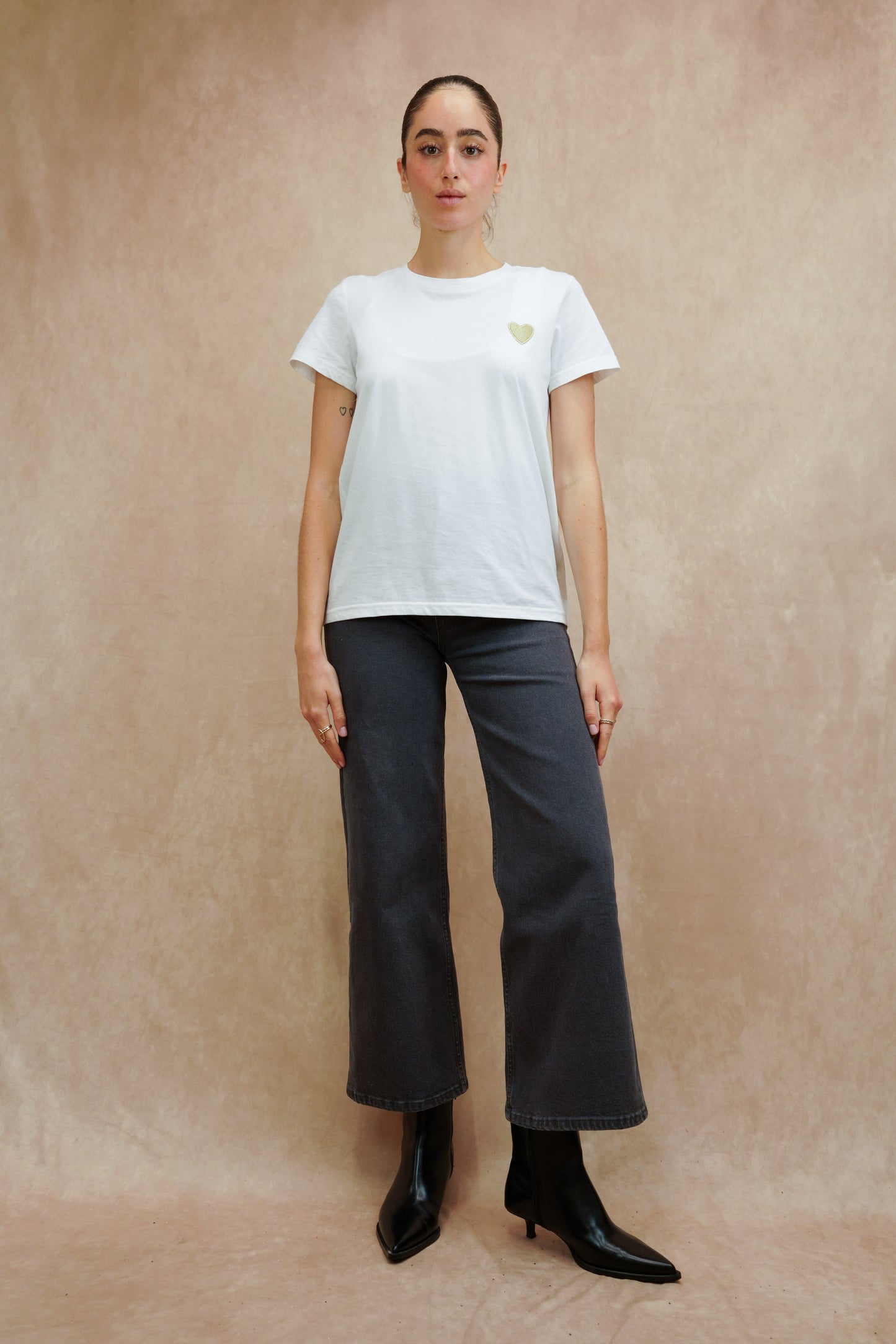 “HEART” embroidery T-shirt