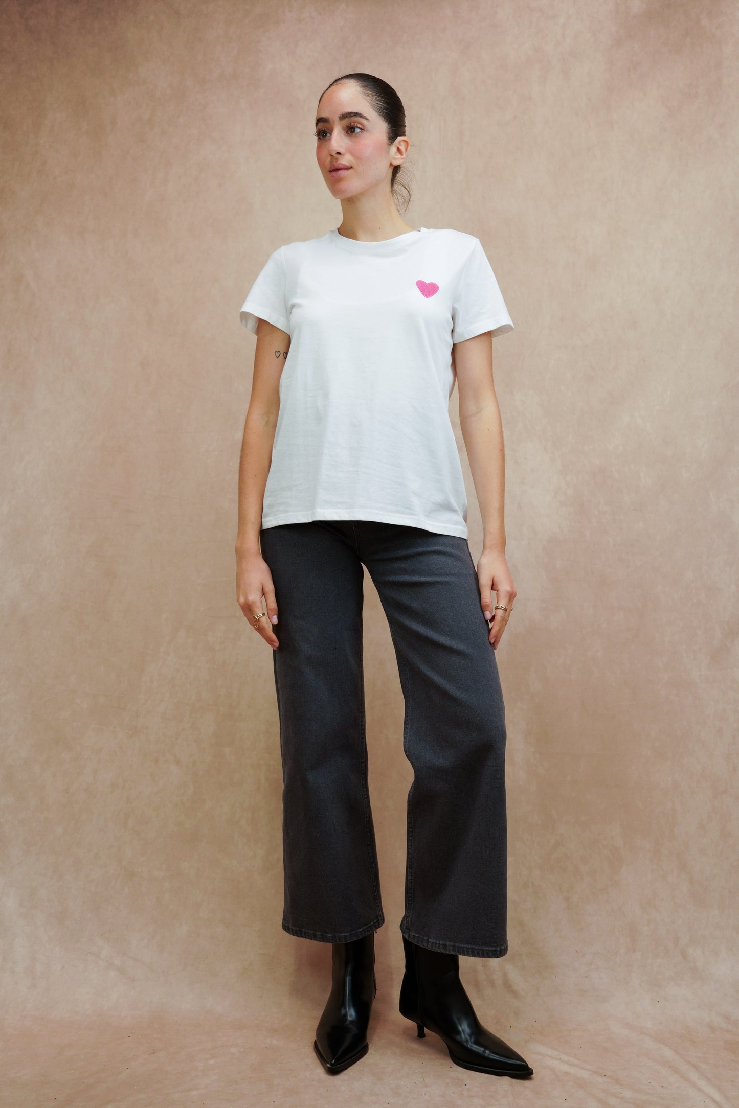 “HEART” embroidery T-shirt