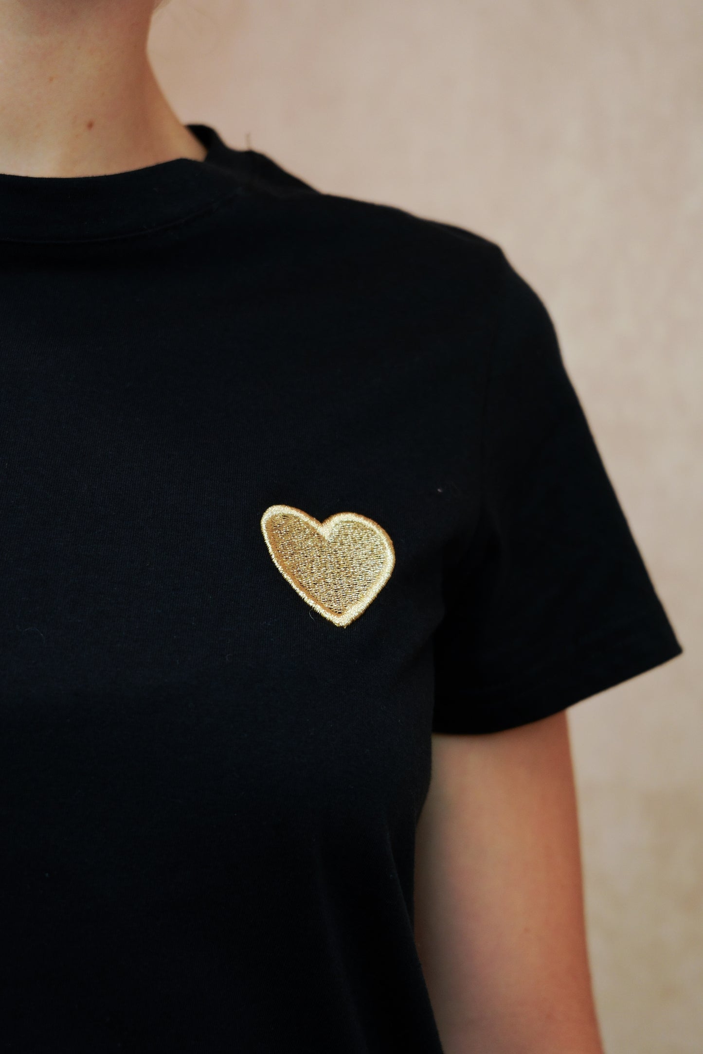 “HEART” embroidery T-shirt