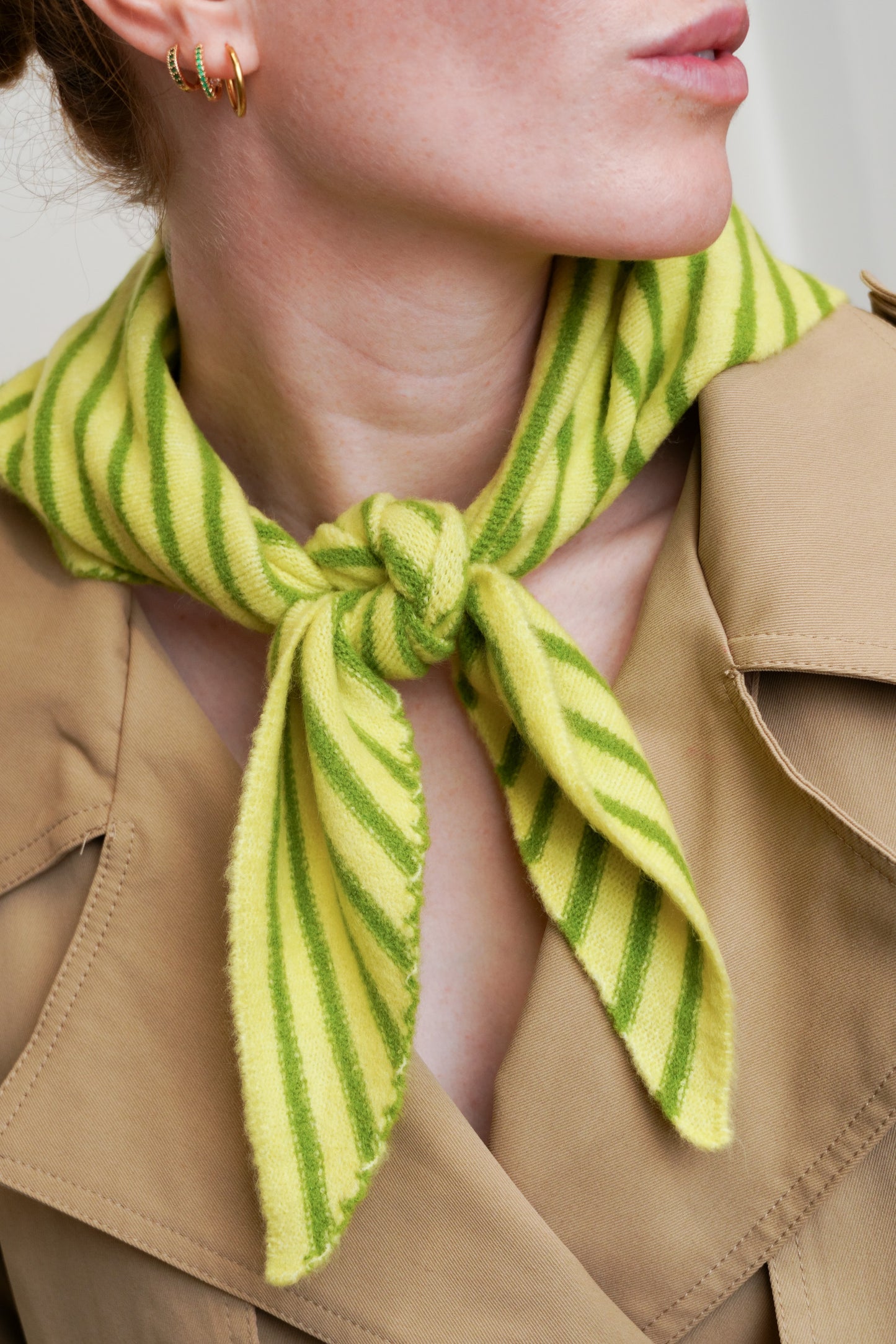 FOULARD TRIANGULAIRE À RAYURES