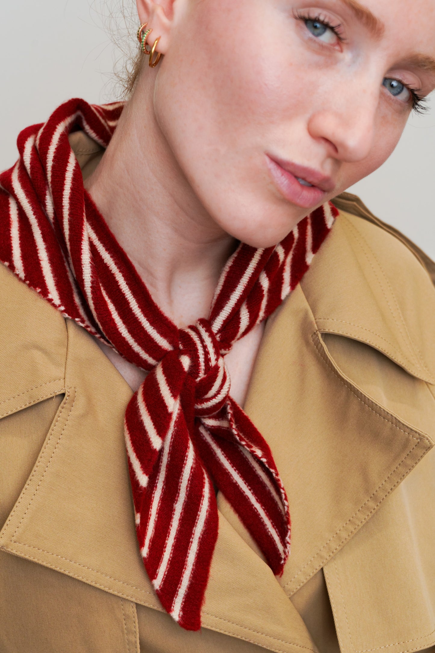 FOULARD TRIANGULAIRE À RAYURES