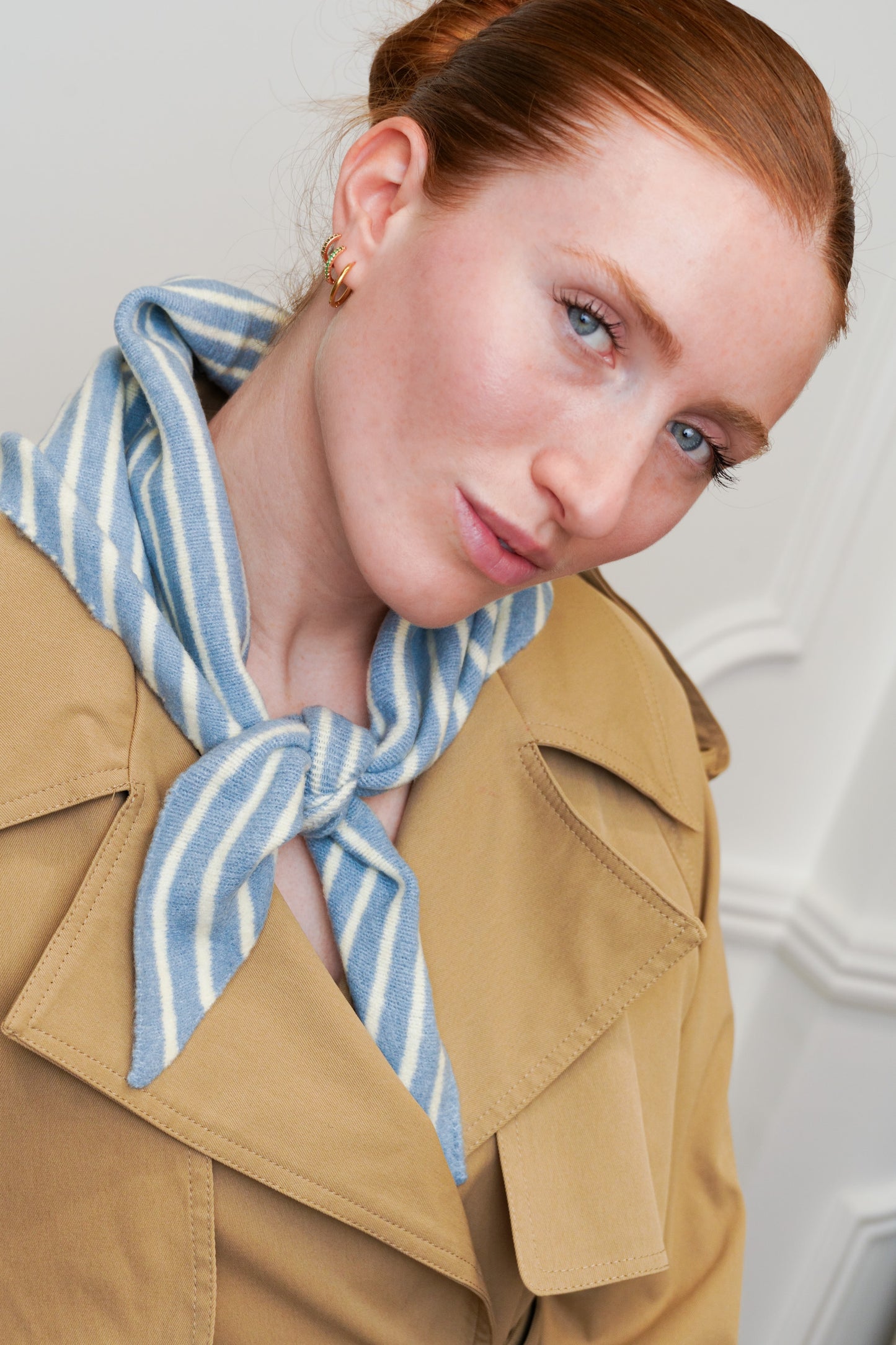 FOULARD TRIANGULAIRE À RAYURES