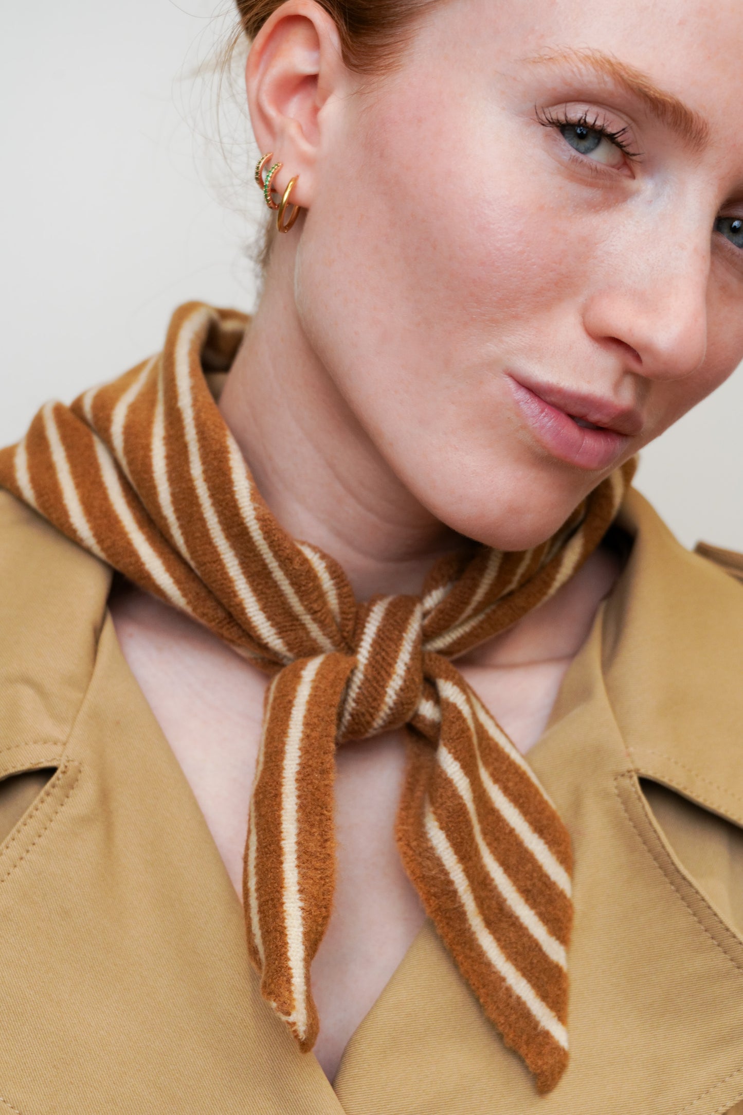 FOULARD TRIANGULAIRE À RAYURES