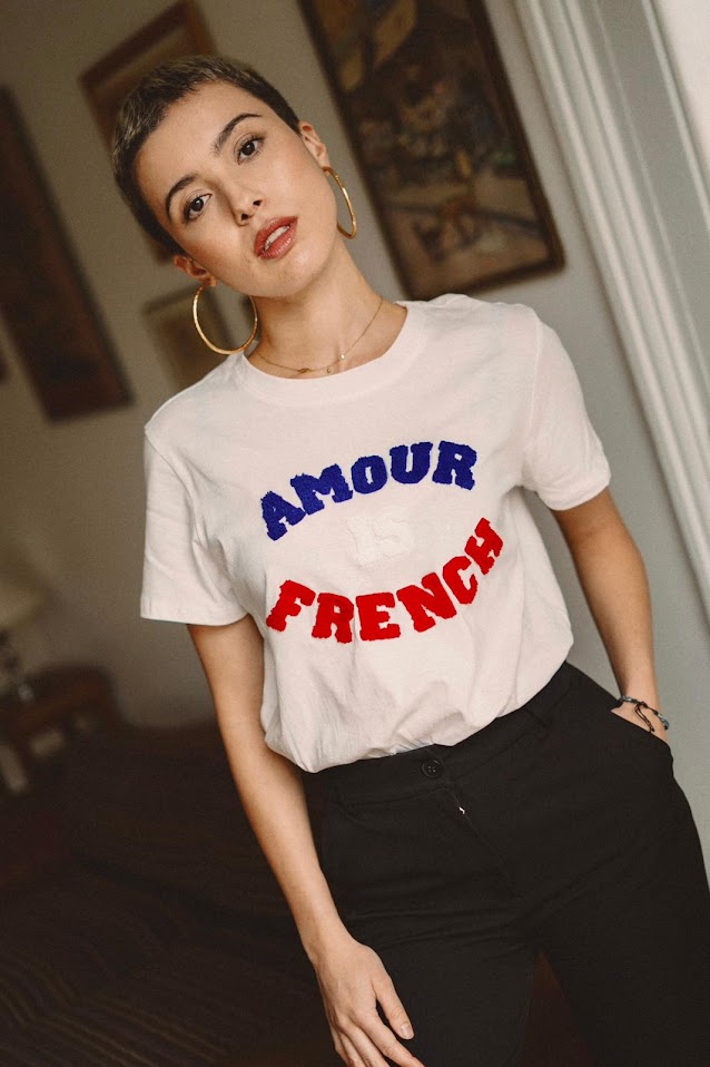 T-shirt "AMOUR IS FRENCH"