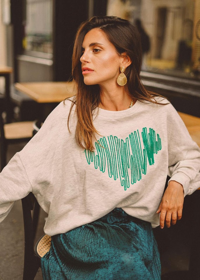 Heart-shaped embroidered sweatshirt