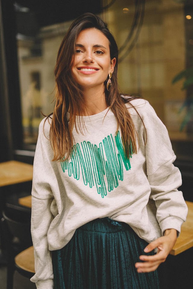 Heart-shaped embroidered sweatshirt